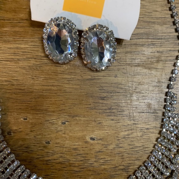 Women's Necklace and Earrings set - Picture 4 of 4